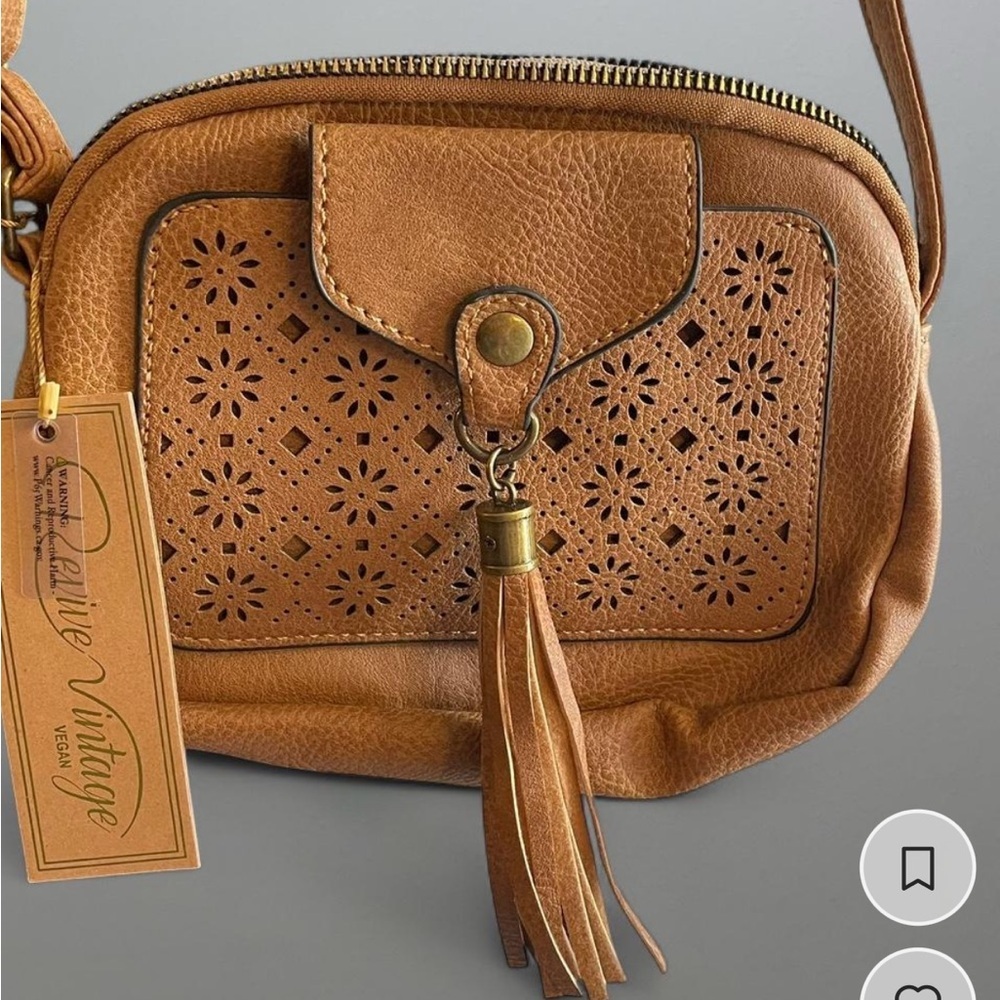 Revive VTG Vegan Faux Leather Small Crossbody Bag Tan Color, New.
Style 30-02385